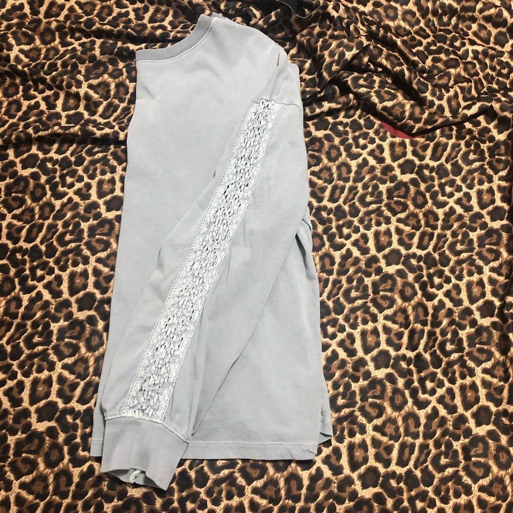 Hollister women’s light grey crochet top size L